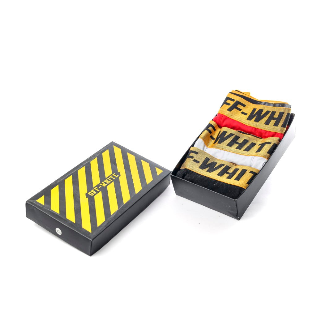 ملابس داخلية باللون الأبيض العاجي