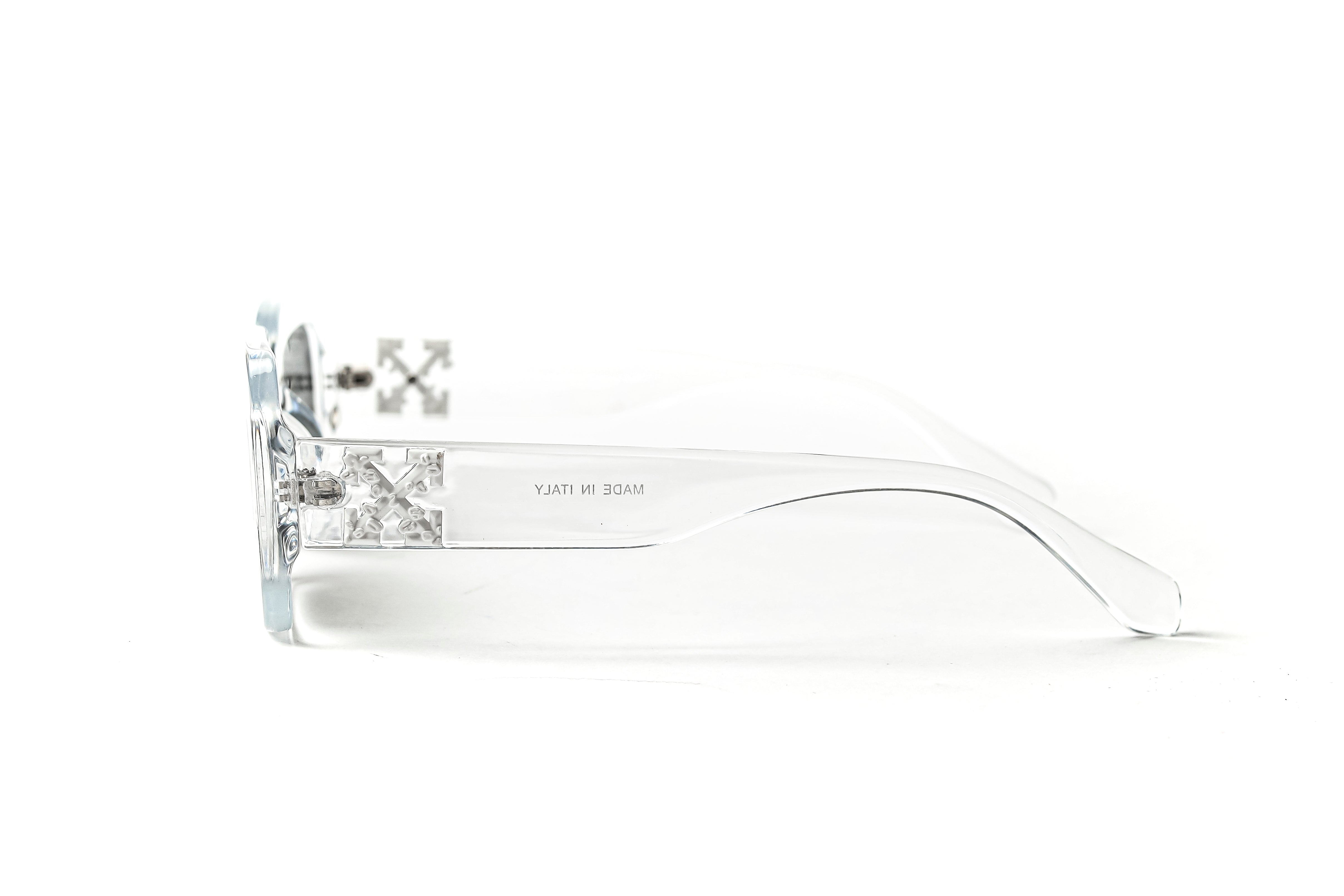 نظارات شمسية باللون الأبيض العاجي