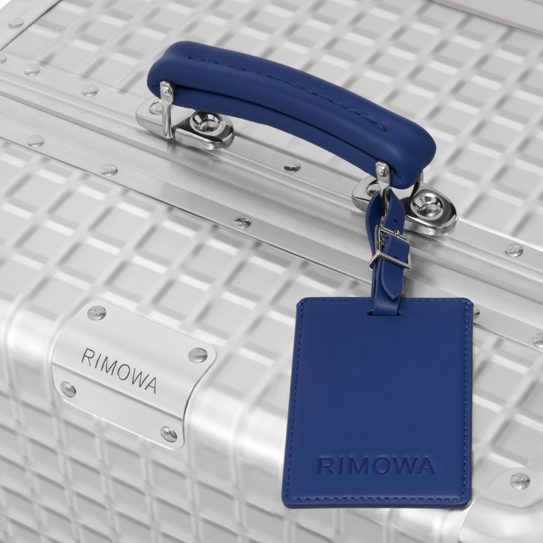 RIMOWA Classic Aluminum Grid Cabin Silver – blue handle and luggage tag detail