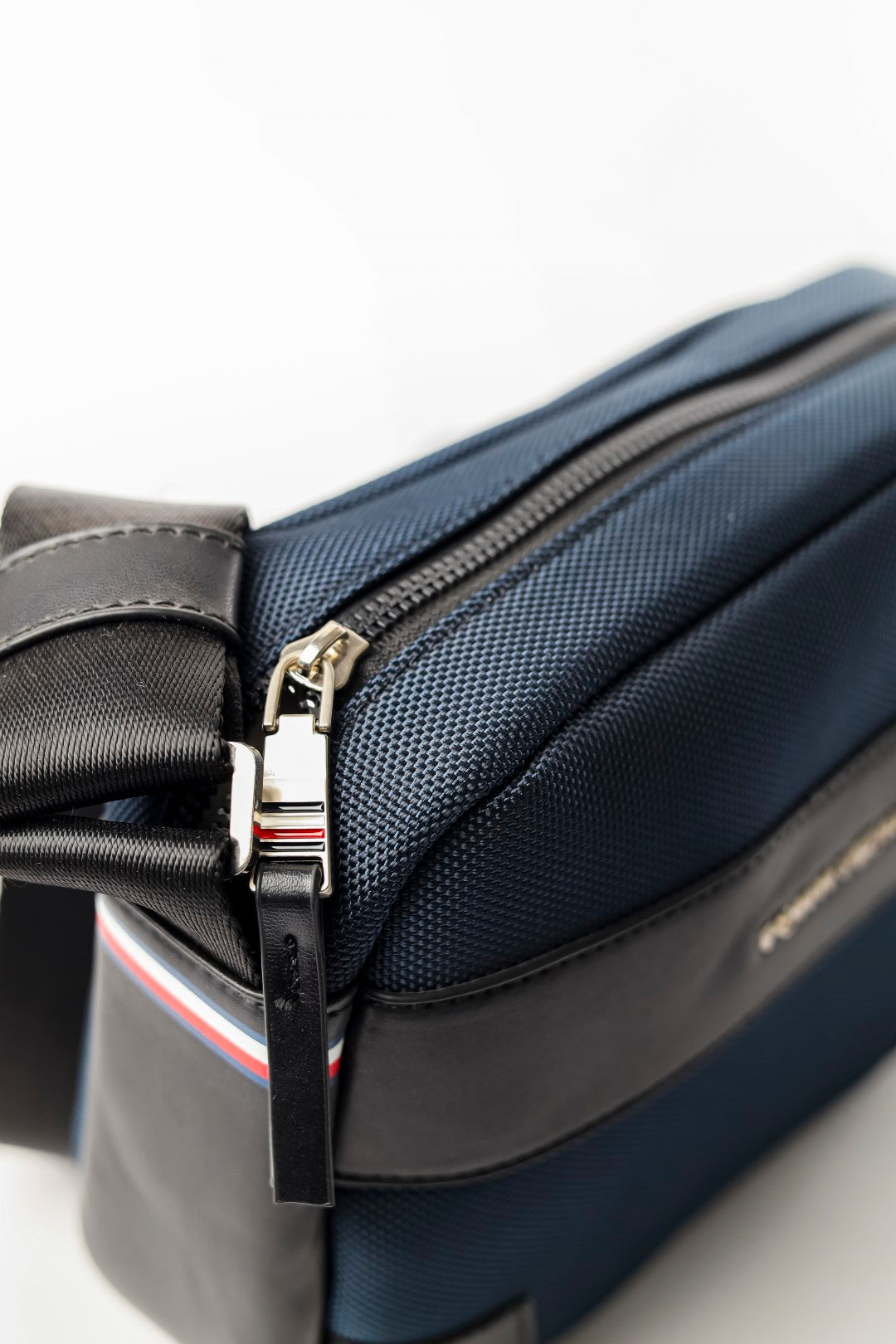 Tommy Hilfiger Cross Bag