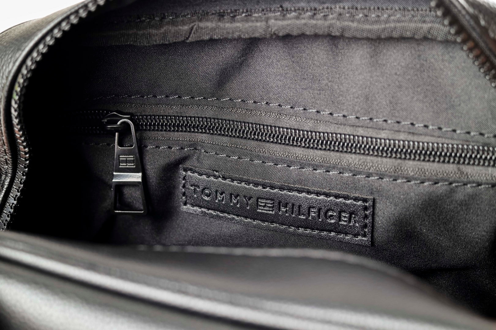 Tommy Hilfiger Hand Bag