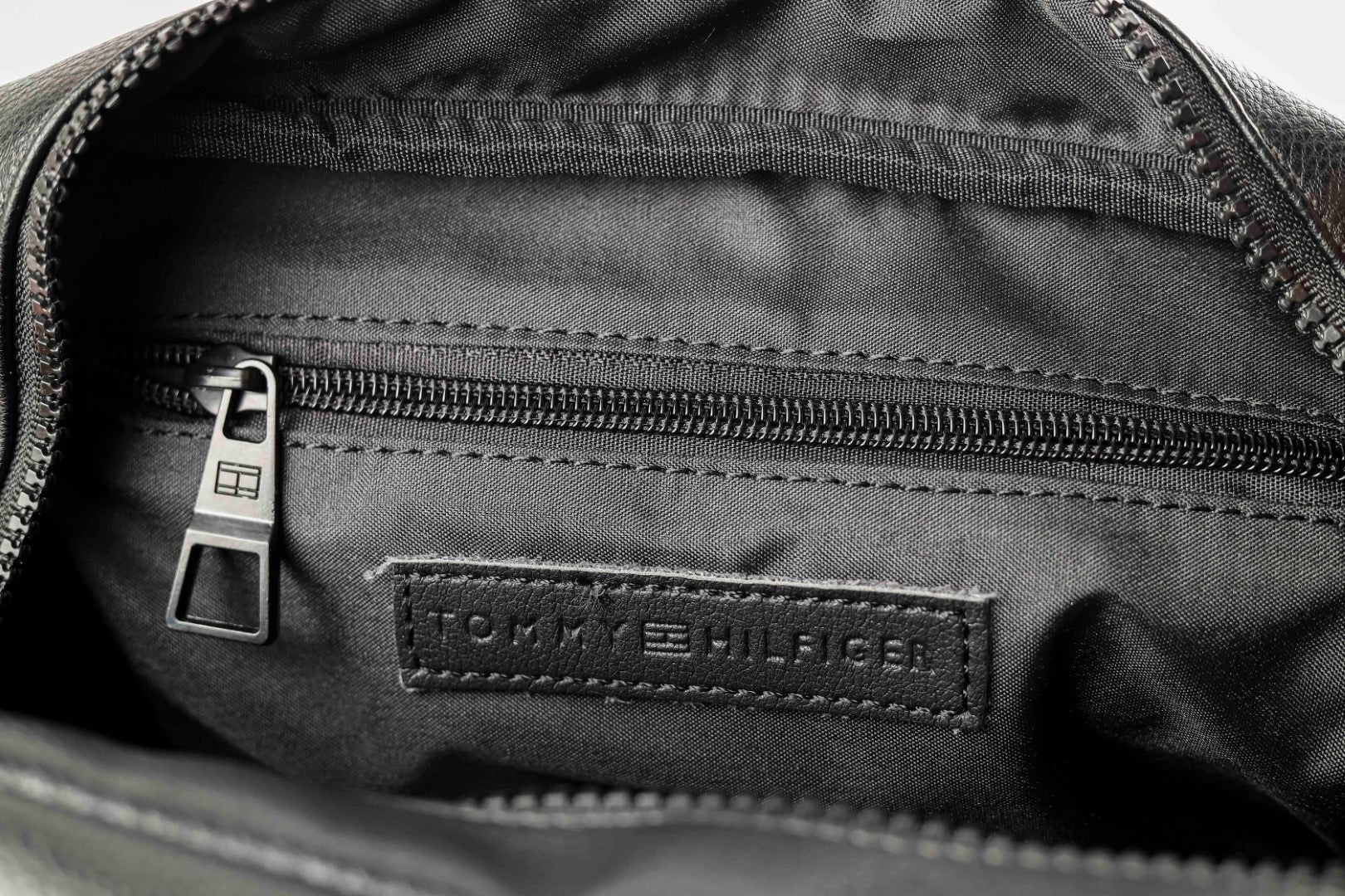 Tommy Hilfiger Hand Bag