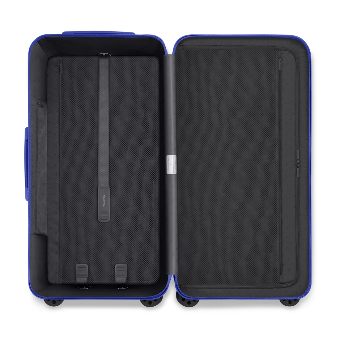 RIMOWA Essential Trunk Plus – Gloss Ultramarine Blue, product view 5