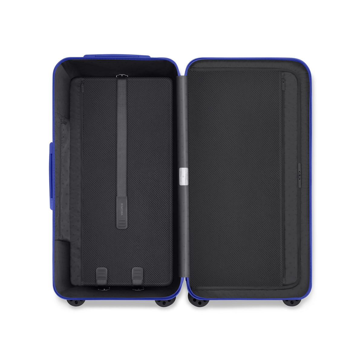 RIMOWA Essential Trunk Plus – Gloss Ultramarine Blue, product view 5