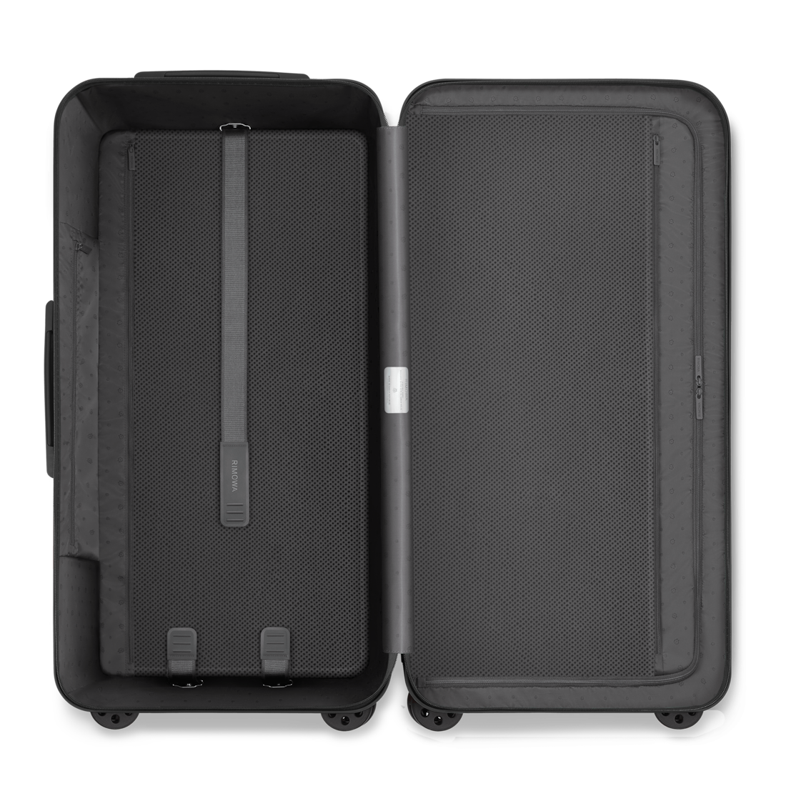 RIMOWA Essential Trunk Plus – Matte Black, product view 5