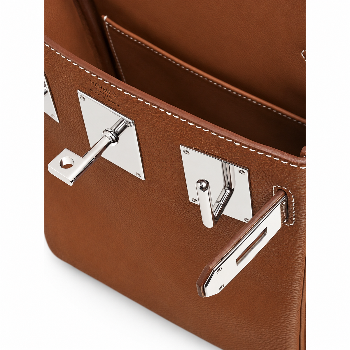 Hermès Hac a Dos PM – Fauve – Clasp close-up on white background